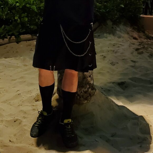 🖤 Men’s Black Utility Kilt w/ Chains & Cargo Pockets — Size 50 (NEW) - Picture 6 of 10